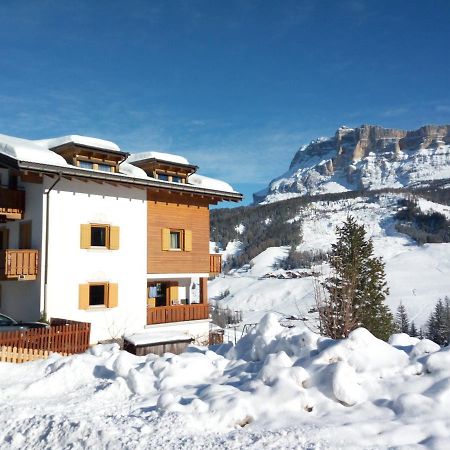 Ciasa De Munt Apartment La Villa  Bagian luar foto